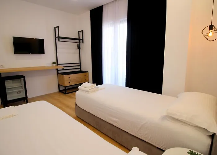Qurku 2 - Center 3* Sarandë
