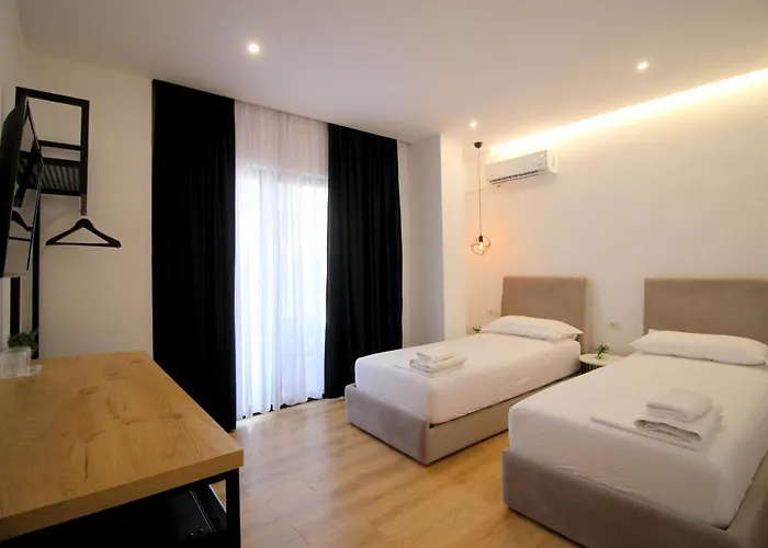 Qurku 2 - Center 3* Sarandë