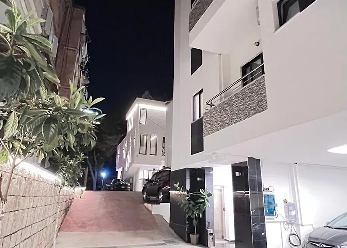 Qurku 2 - Center 3* ساراندا