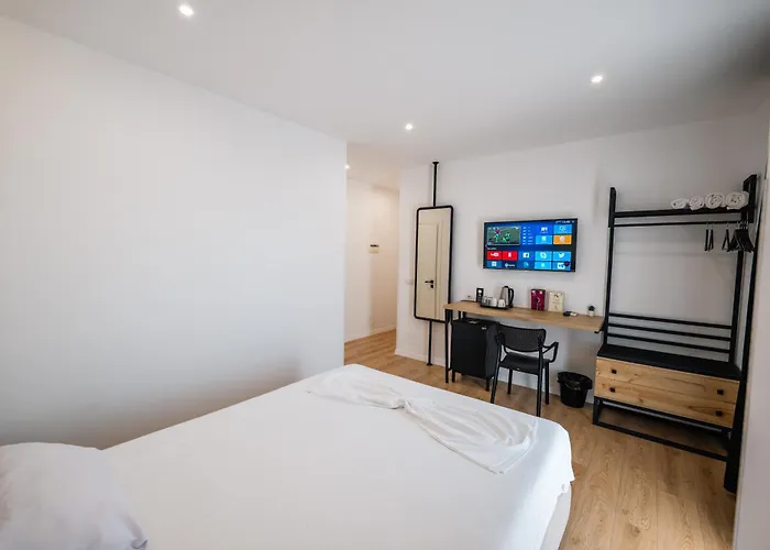 Qurku 2 - Center 3* Sarandë