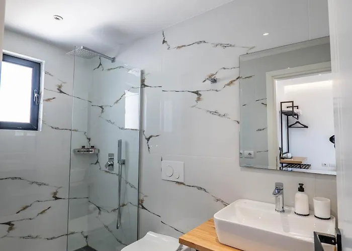 Qurku 2 - Center 3* Sarandë