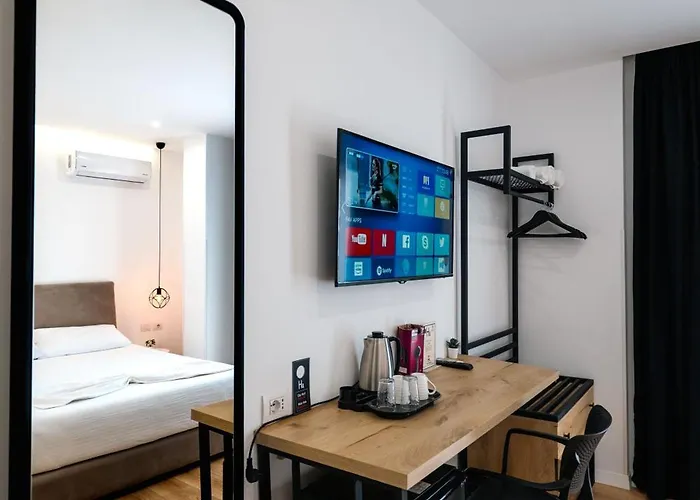 Qurku 2 - Center 3* Sarandë